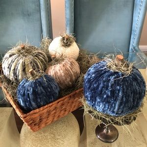 1 pc large blue velvet yarn pumpkin
